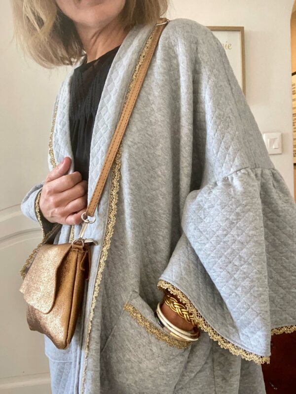benedicte hetroy creations couture lyon veste kimono gris matelassee IMG 0095 scaled