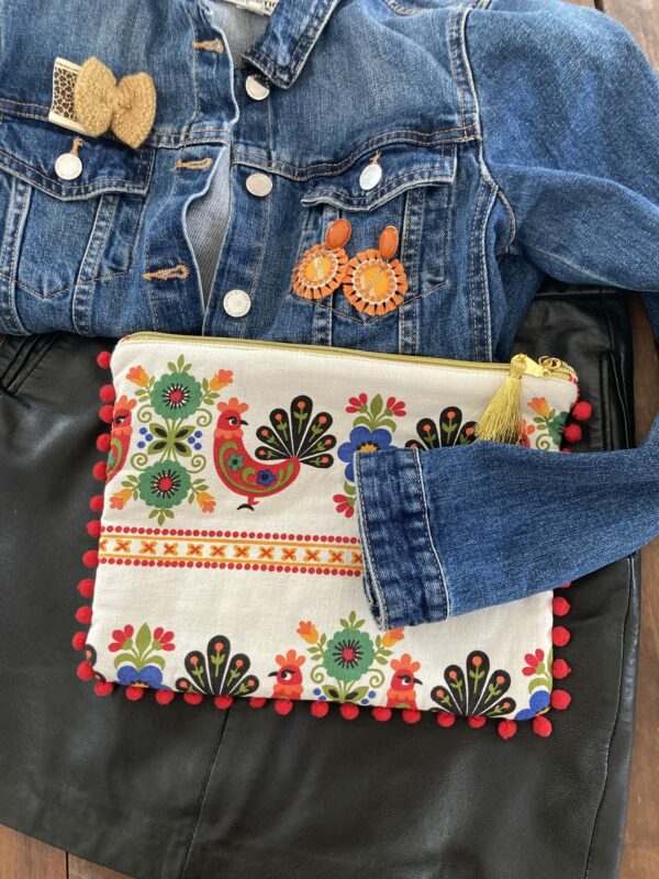 Pochette bohème à pompons